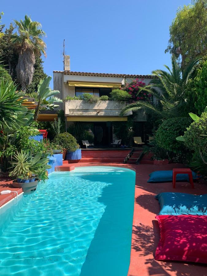 La Villa Bali: Beachfront Oasis with Cascading Pool Six-Fours-les-Plages Exterior photo