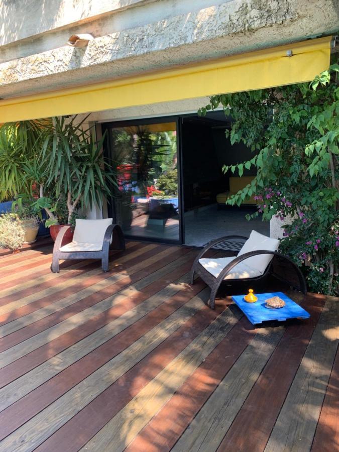 La Villa Bali: Beachfront Oasis with Cascading Pool Six-Fours-les-Plages Exterior photo