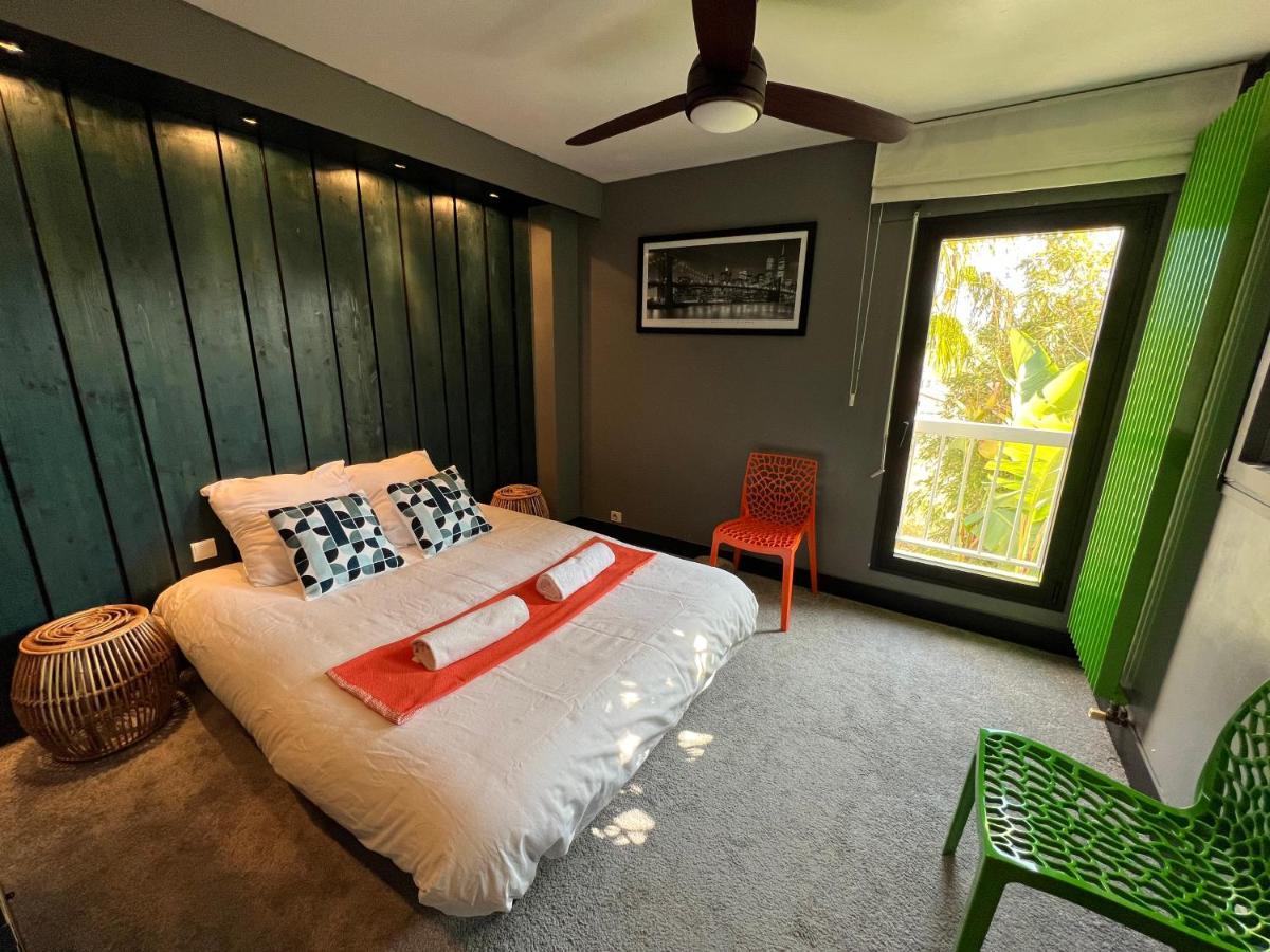 La Villa Bali: Beachfront Oasis with Cascading Pool Six-Fours-les-Plages Exterior photo