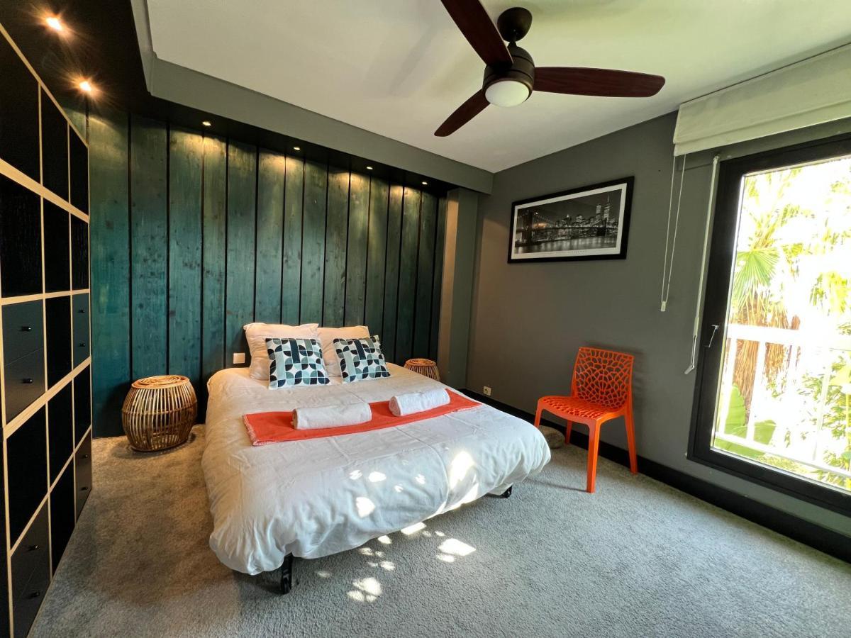 La Villa Bali: Beachfront Oasis with Cascading Pool Six-Fours-les-Plages Exterior photo